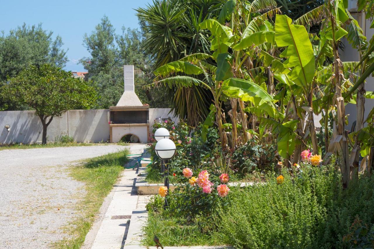 Oliva Holiday Homes Dijeliótika Kültér fotó
